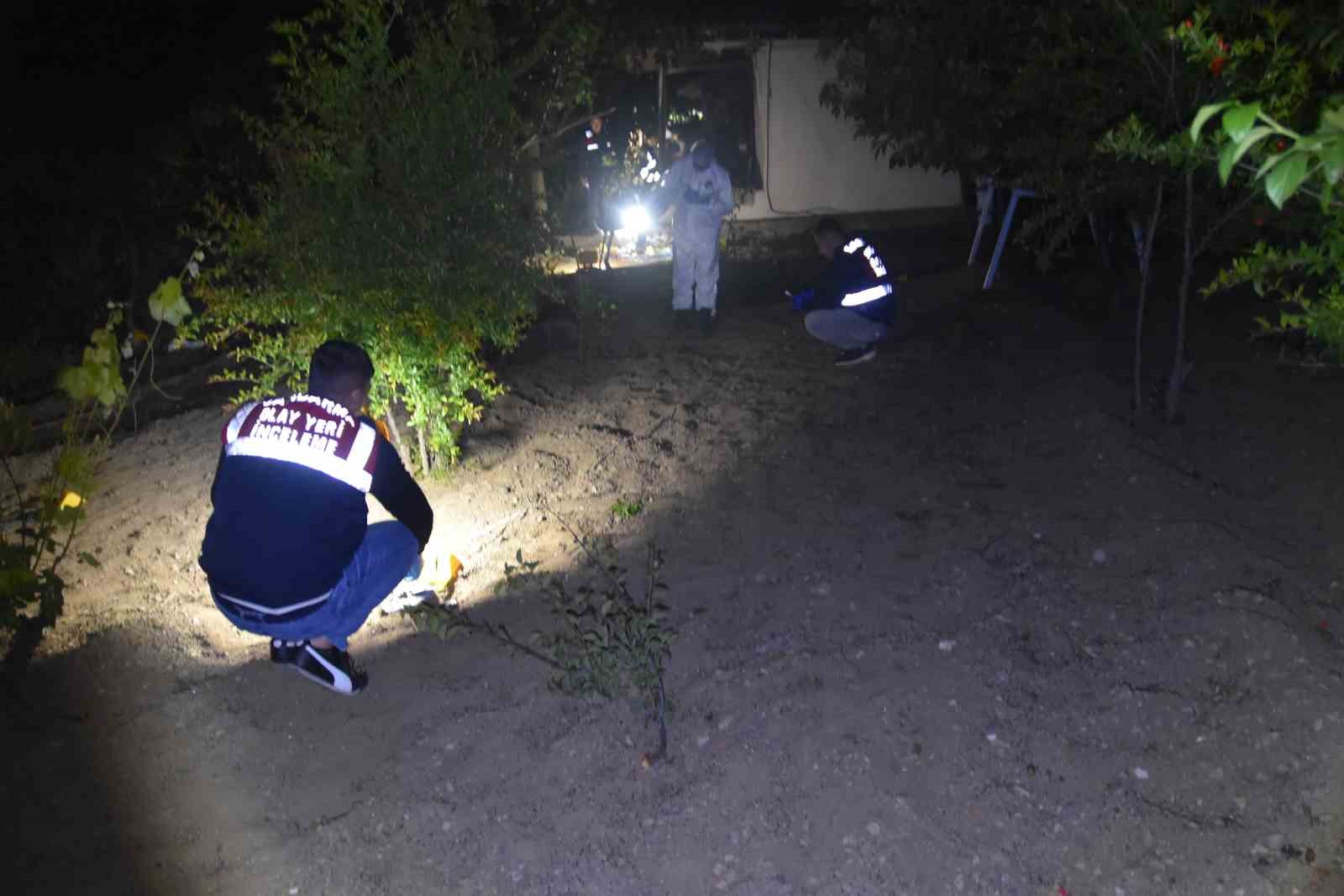 Tokat’ta 5 askerin yaralandığı bağ evindeki patlama sonrası görüntüleri ortaya çıktı 4 tokatta 5 askerin yaralandigi bag evindeki patlama sonrasi goruntuleri ortaya cikti 0 PAszmTZg