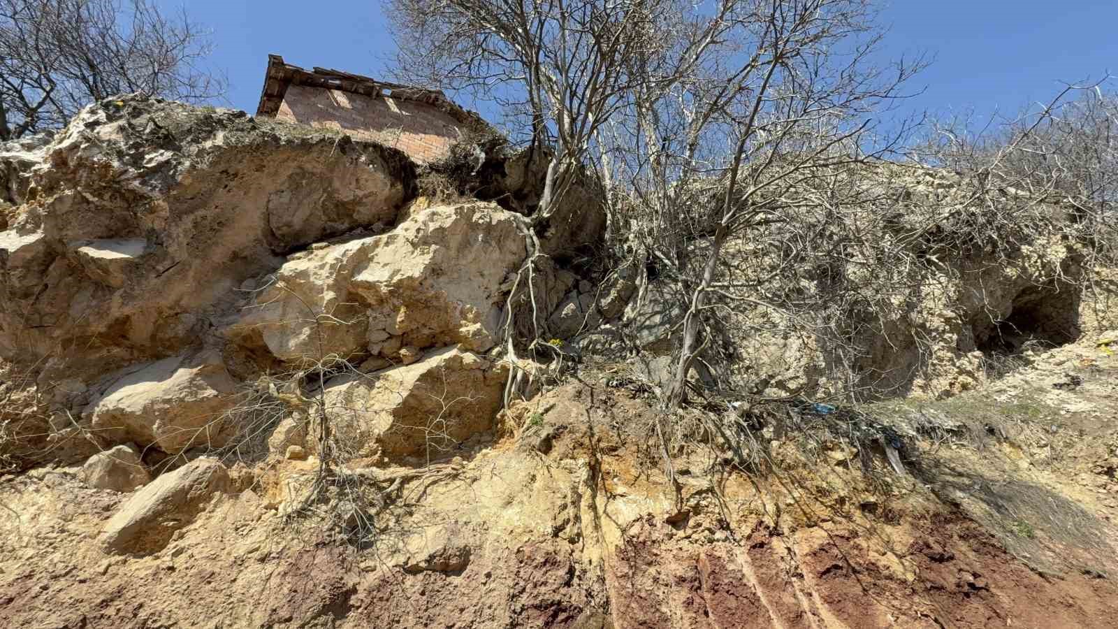 tokatta 56 buyuklugundeki depremin merkezi pinarbeyli havadan goruntulendi 1 jAVQiaOL