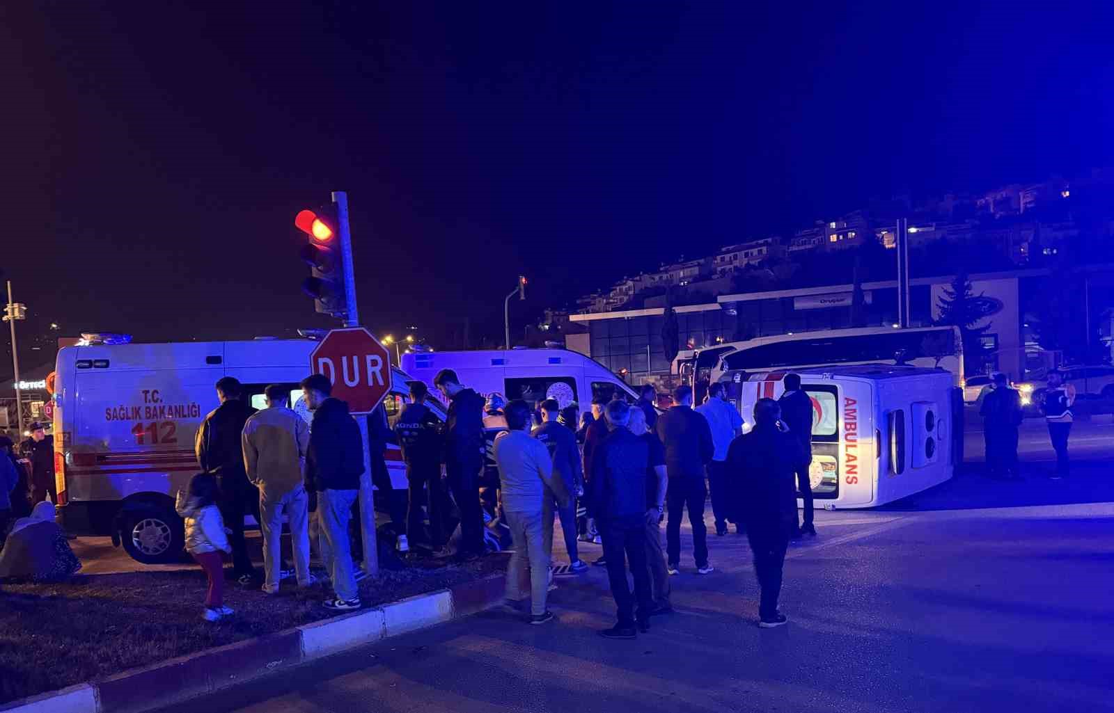 tokatta ambulans ile cip carpisti 3 yarali 1 VsM6vjuj