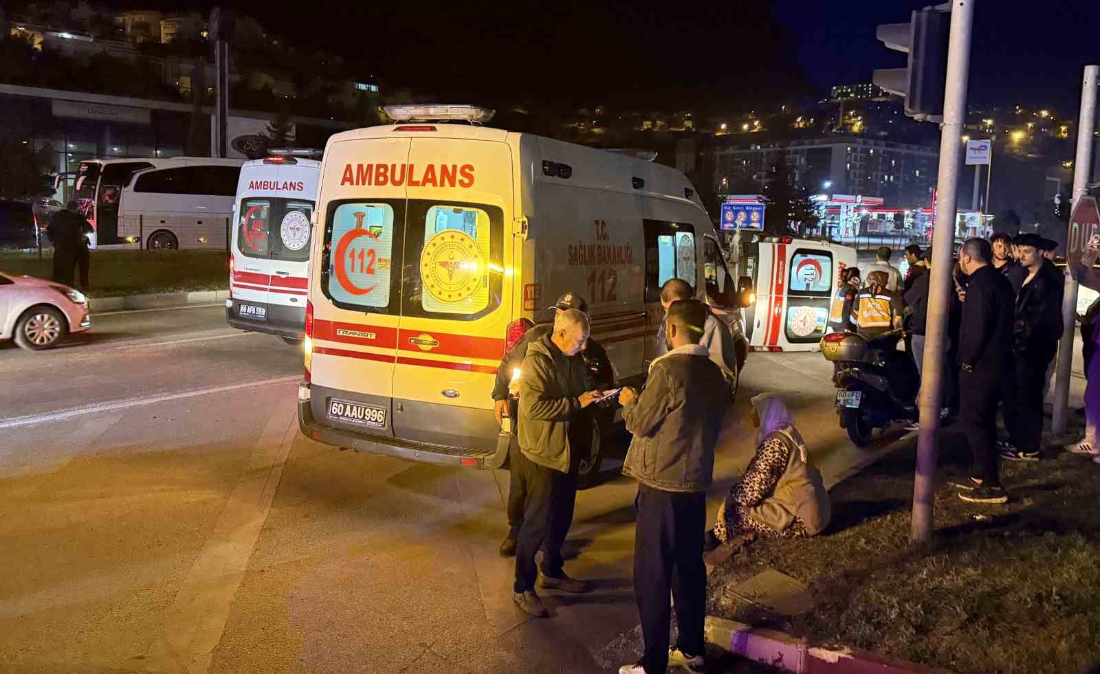 tokatta ambulans ile cip carpisti 3 yarali 2 Ttp3IdwQ