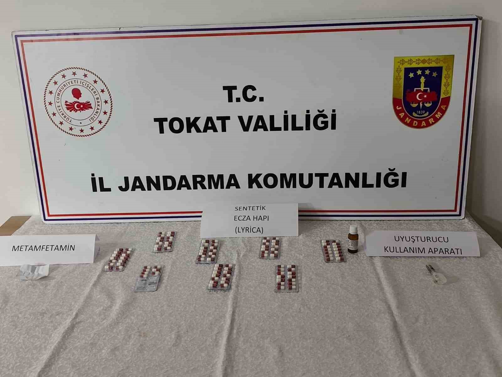 tokatta aracta sentetik hap ve uyusturucu madde bulunan supheli adli kontrolle serbest kaldi 0 N8AZrOUf