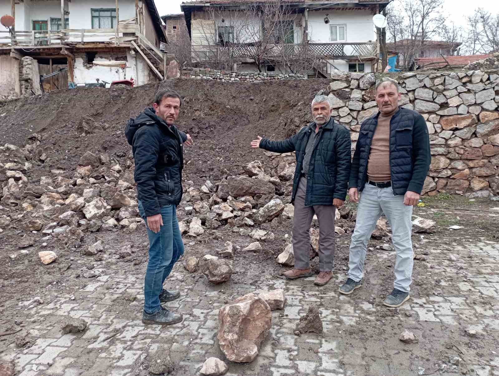 tokatta asiri yagis mahallede hasara yol acti 2 NtsK2uUL