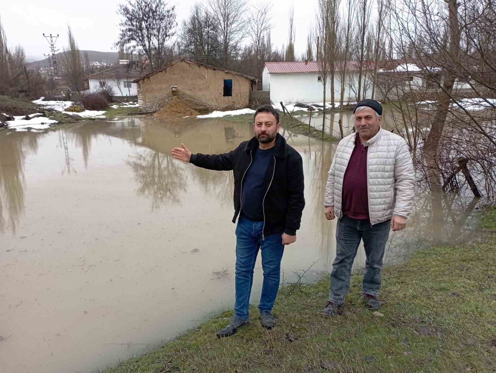tokatta cekerek irmagi tasti tarim arazileri sular altinda kaldi 3 2pIbh2iI