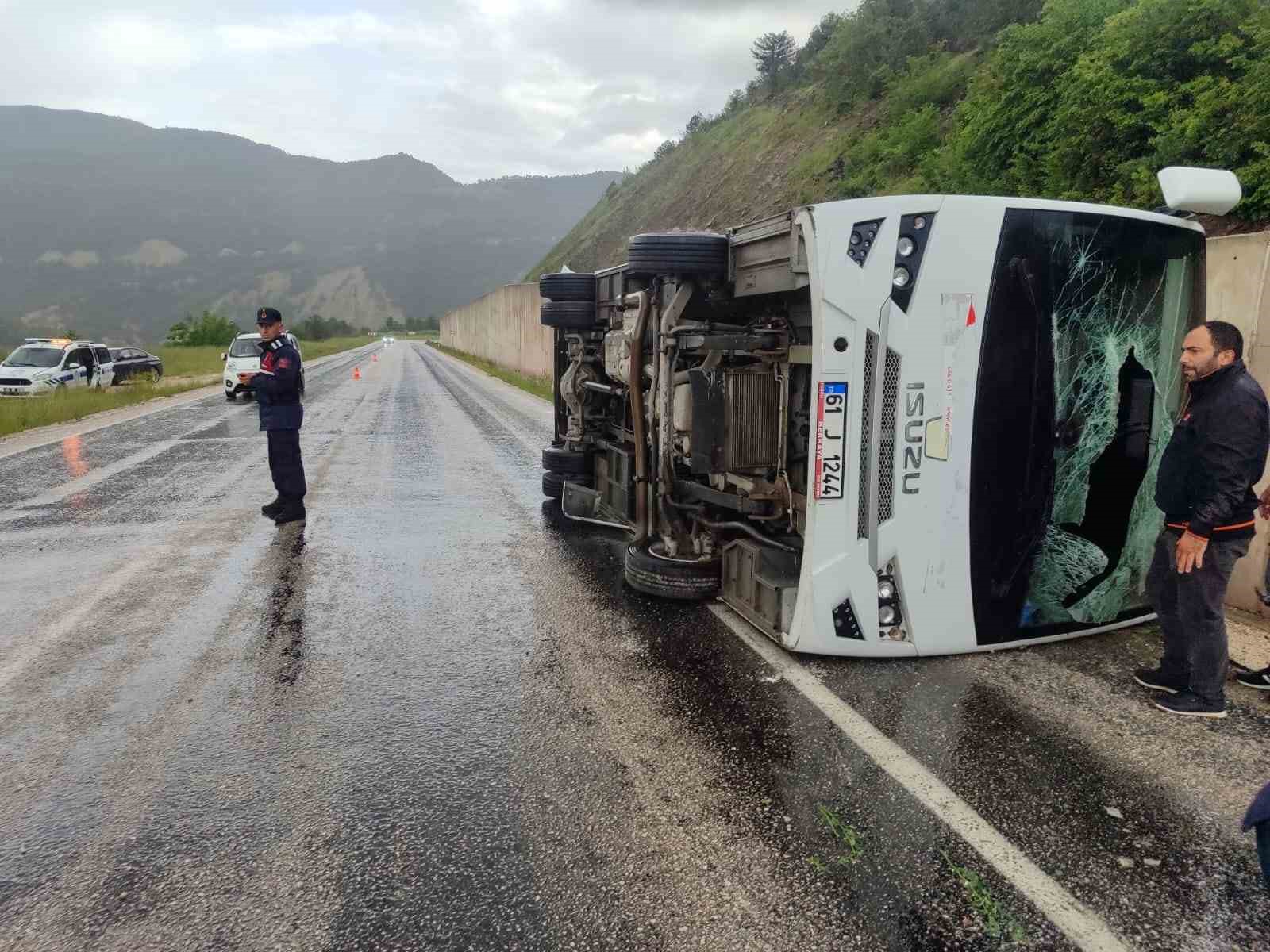 tokatta cenaze donusu minibus devrildi 4 yarali 0 tn7ItRLZ