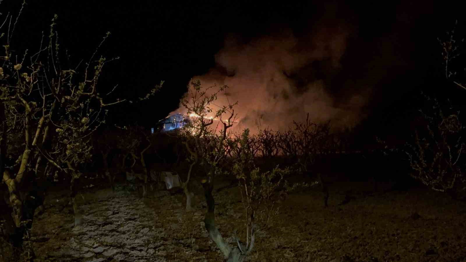 Tokat’ta çıkan yangında ev kullanılamaz hale geldi 6 tokatta cikan yanginda ev kullanilamaz hale geldi 2 1QDqEKuC