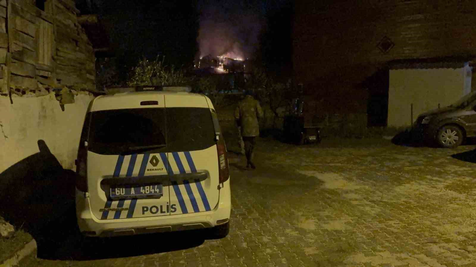 Tokat’ta çıkan yangında ev kullanılamaz hale geldi 7 tokatta cikan yanginda ev kullanilamaz hale geldi 3