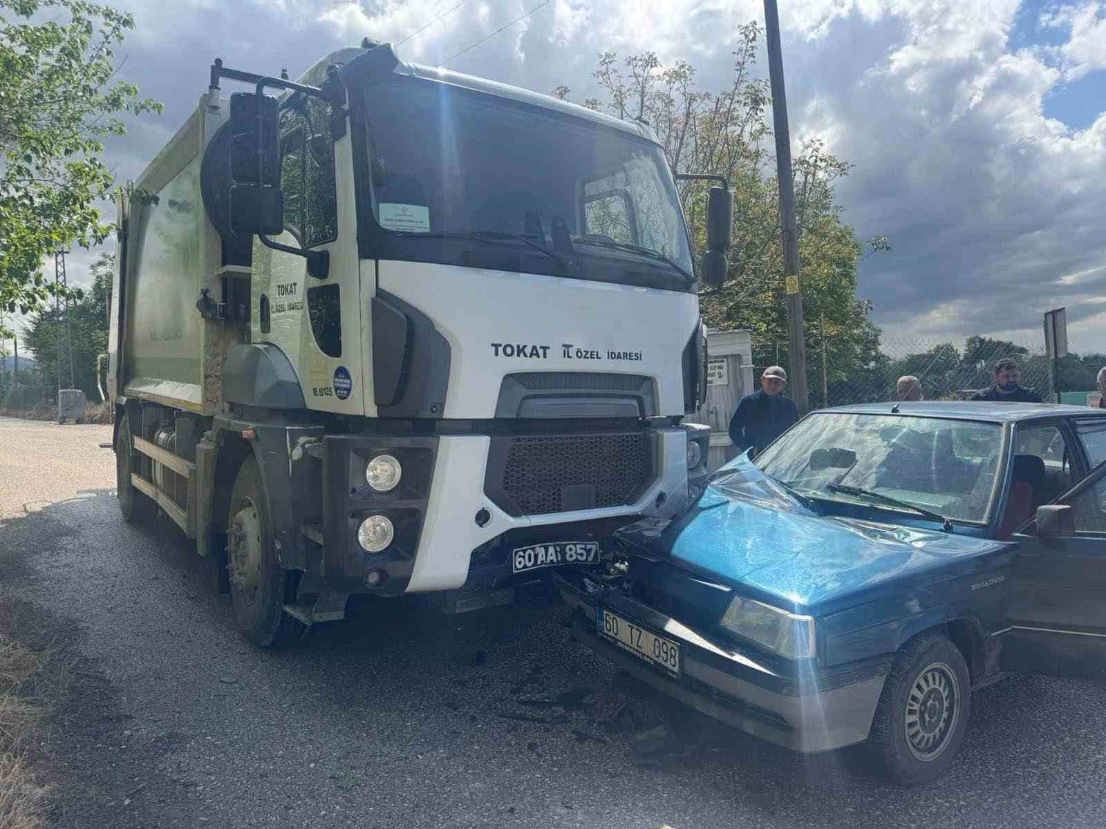 tokatta cop kamyonu ile otomobil carpisti 2 yarali 0 c1iqX2Vw