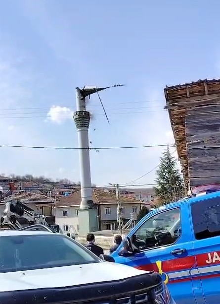 Tokat’ta depremde hasar alan cami minaresi kontrollü şekilde yıkıldı 5 tokatta depremde hasar alan cami minaresi kontrollu sekilde yikildi 1 hN5pzrLO
