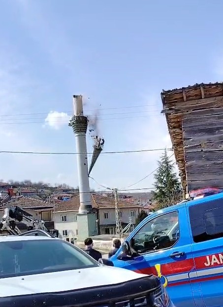 Tokat’ta depremde hasar alan cami minaresi kontrollü şekilde yıkıldı 6 tokatta depremde hasar alan cami minaresi kontrollu sekilde yikildi 2 y3WbSyeU