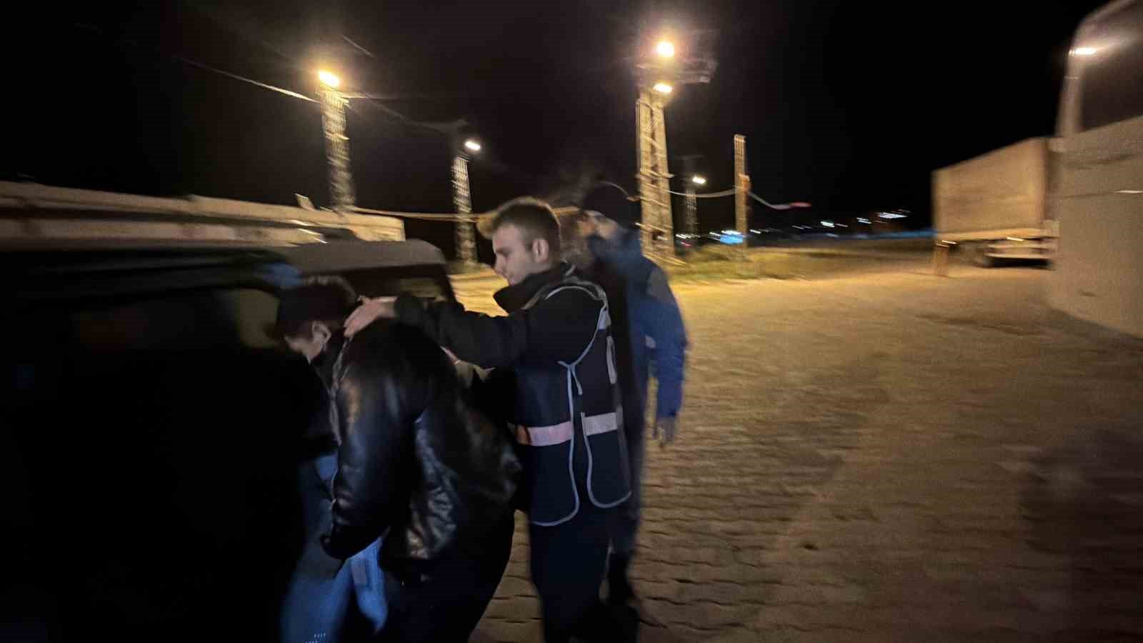 tokatta durdurulan otobuste 5 kacak gocmen yakalandi 3 r5qDl9ap