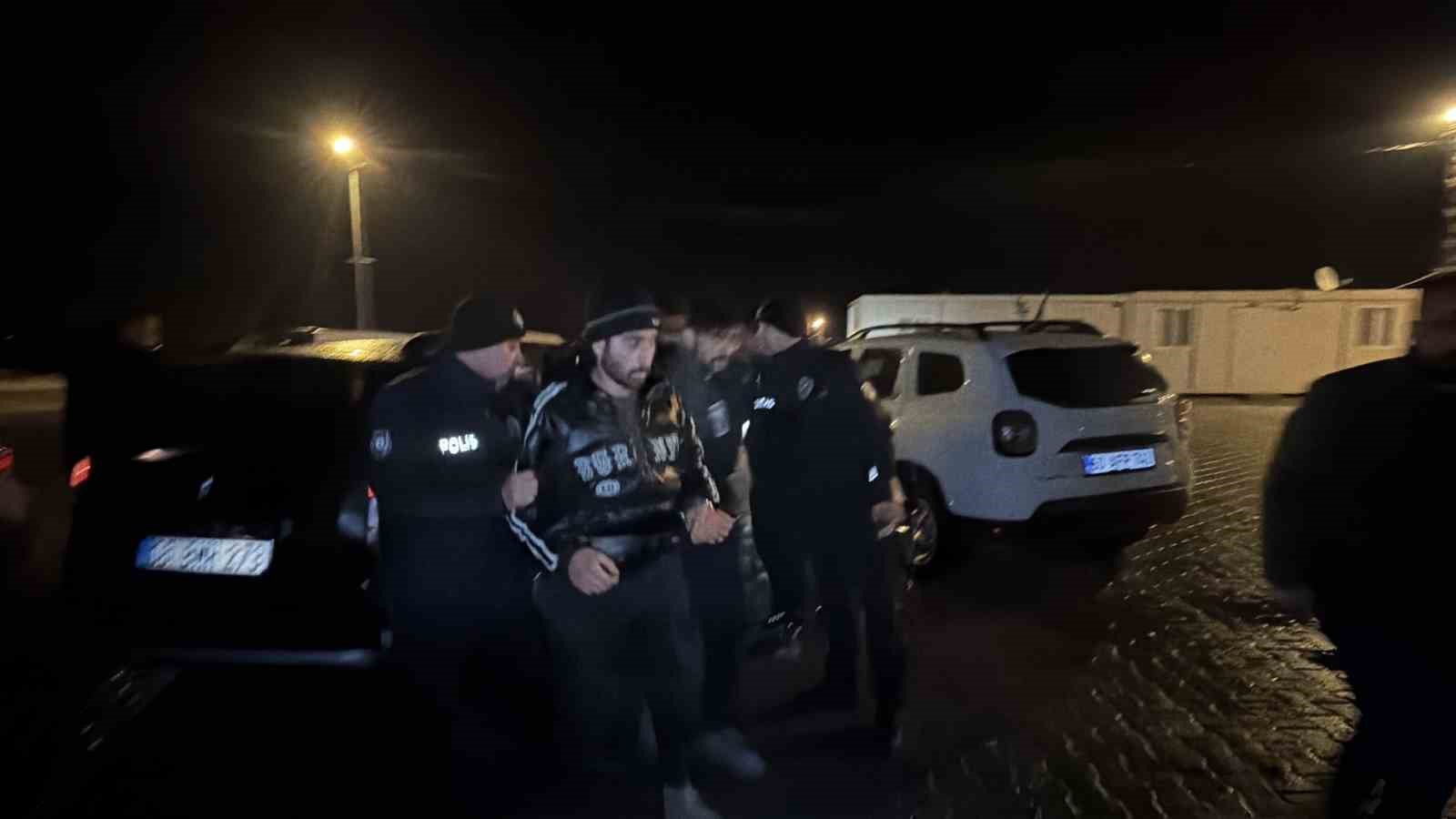 tokatta durdurulan otomobilde 3 kacak gocmen yakalandi 2