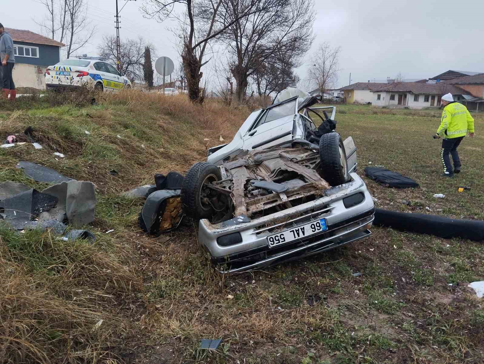 Tokat’ta feci kaza: İkiye ayrılan otomobil sürücüsü ağır yaralandı 6 tokatta feci kaza ikiye ayrilan otomobil surucusu agir yaralandi 2 1ZAlOIAz