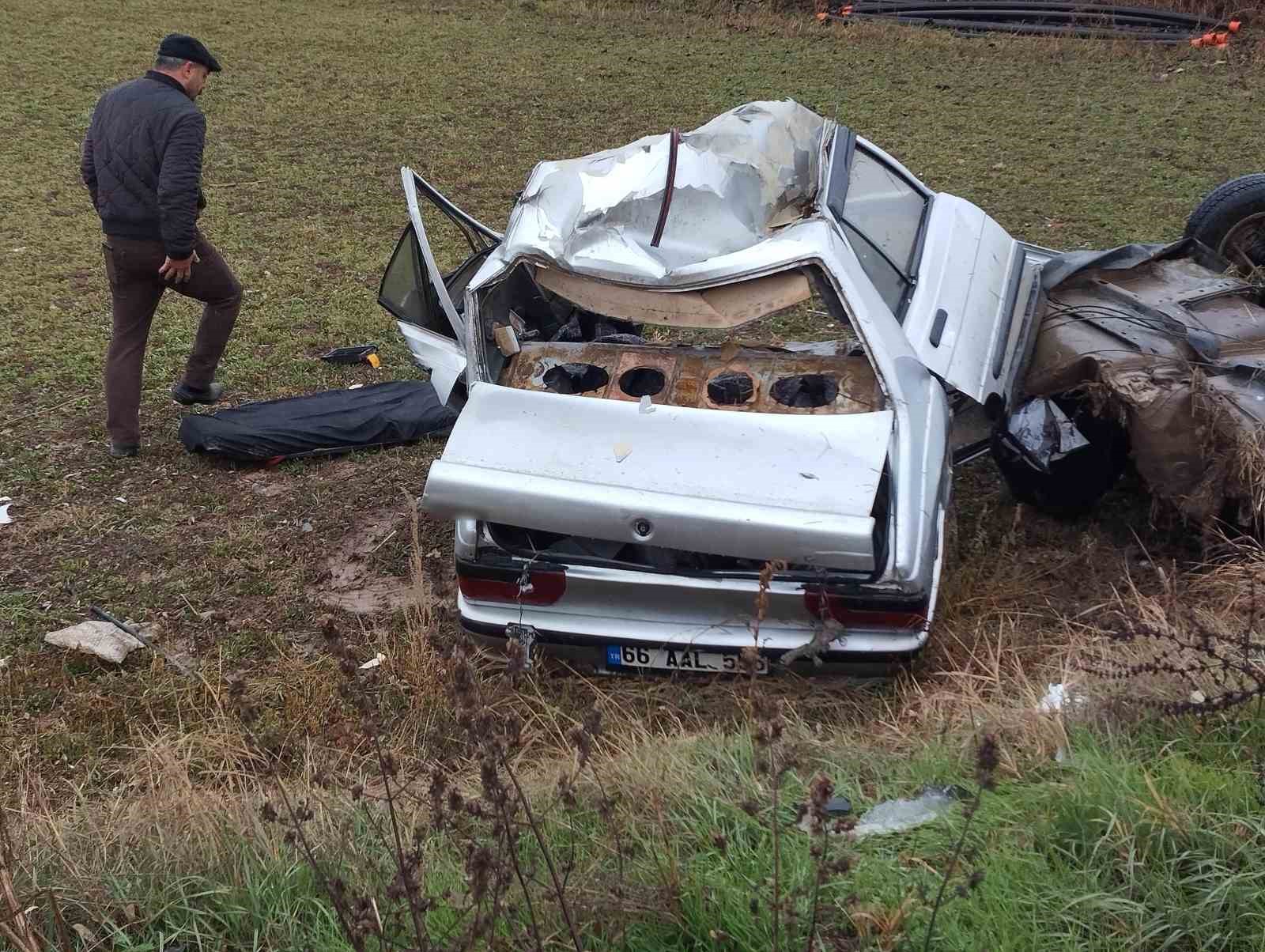 Tokat’ta feci kaza: İkiye ayrılan otomobil sürücüsü ağır yaralandı 8 tokatta feci kaza ikiye ayrilan otomobil surucusu agir yaralandi 4 FvsuSOwC