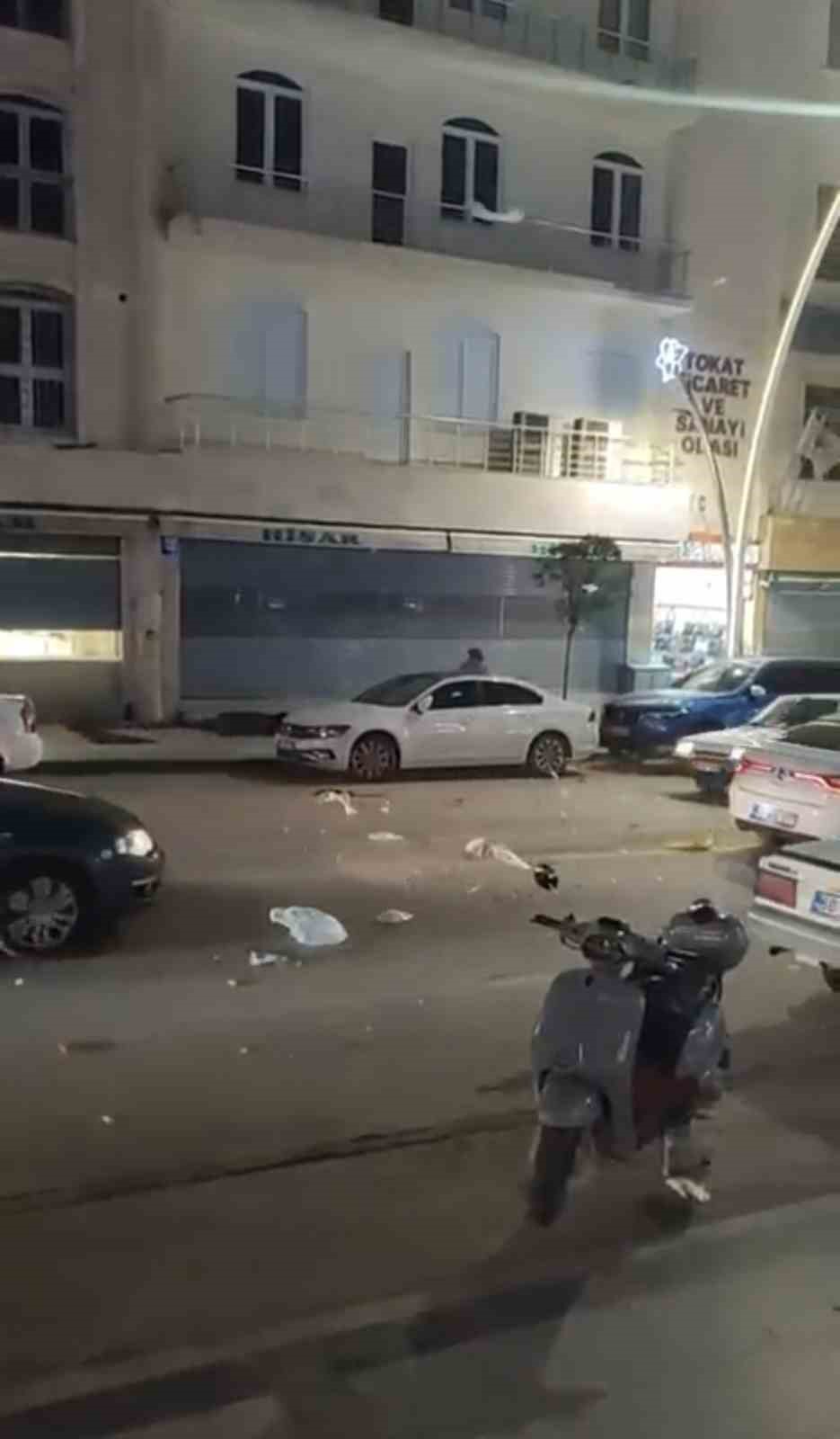tokatta firtina agaci devirdi vatandas saniyelerle kurtuldu 2 M15BiAys