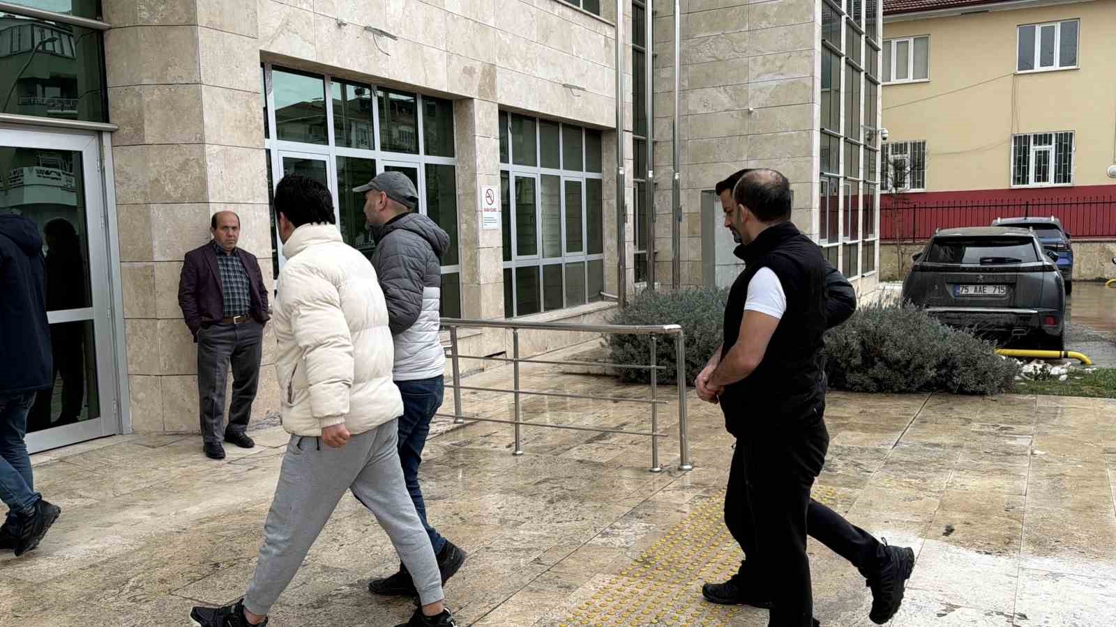 tokatta gocmen kacakciligi operasyonu 2 kisi tutuklandi 1 vqNsuX6G