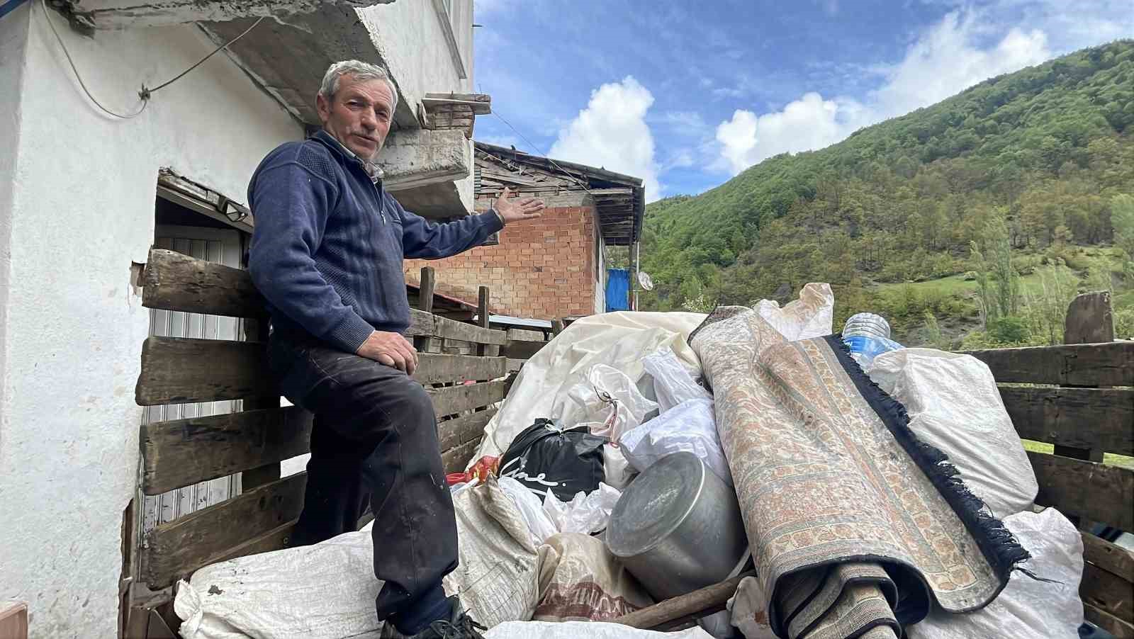 tokatta heyelan riski altindaki koy bosaltiliyor 0 IOSbAtsq