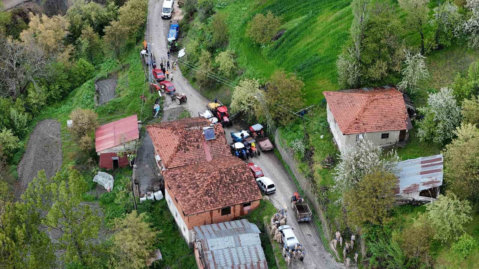 tokatta heyelan riski altindaki koy bosaltiliyor 6 AVY52j83