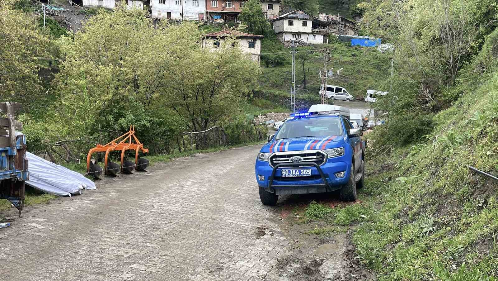 tokatta heyelan riski altindaki koy bosaltiliyor 8 NLVjzamU