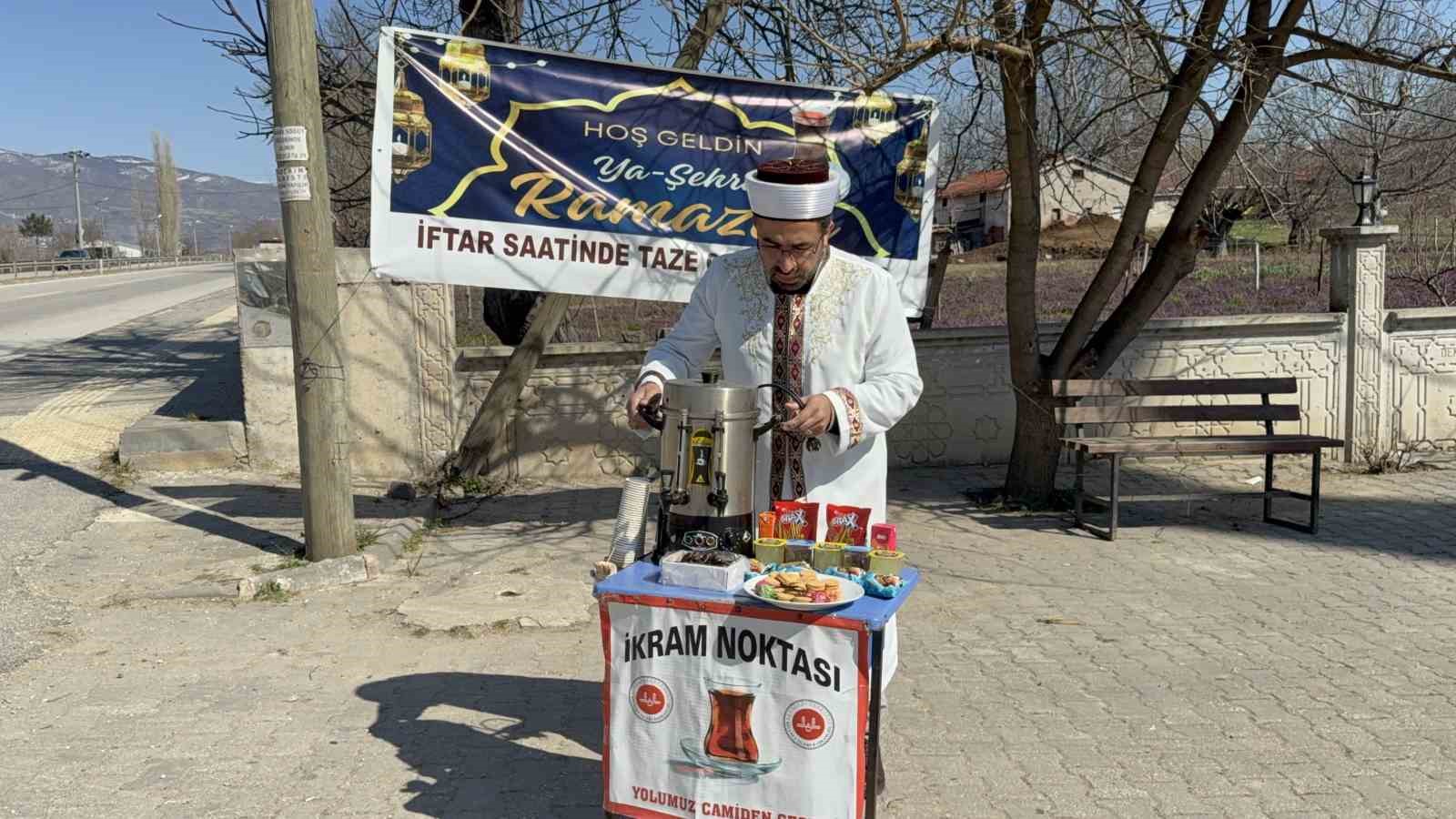 tokatta iftara yetisme telasi kazaya donusmesin diye ikram noktasi kuruldu 0 IrOHliP1