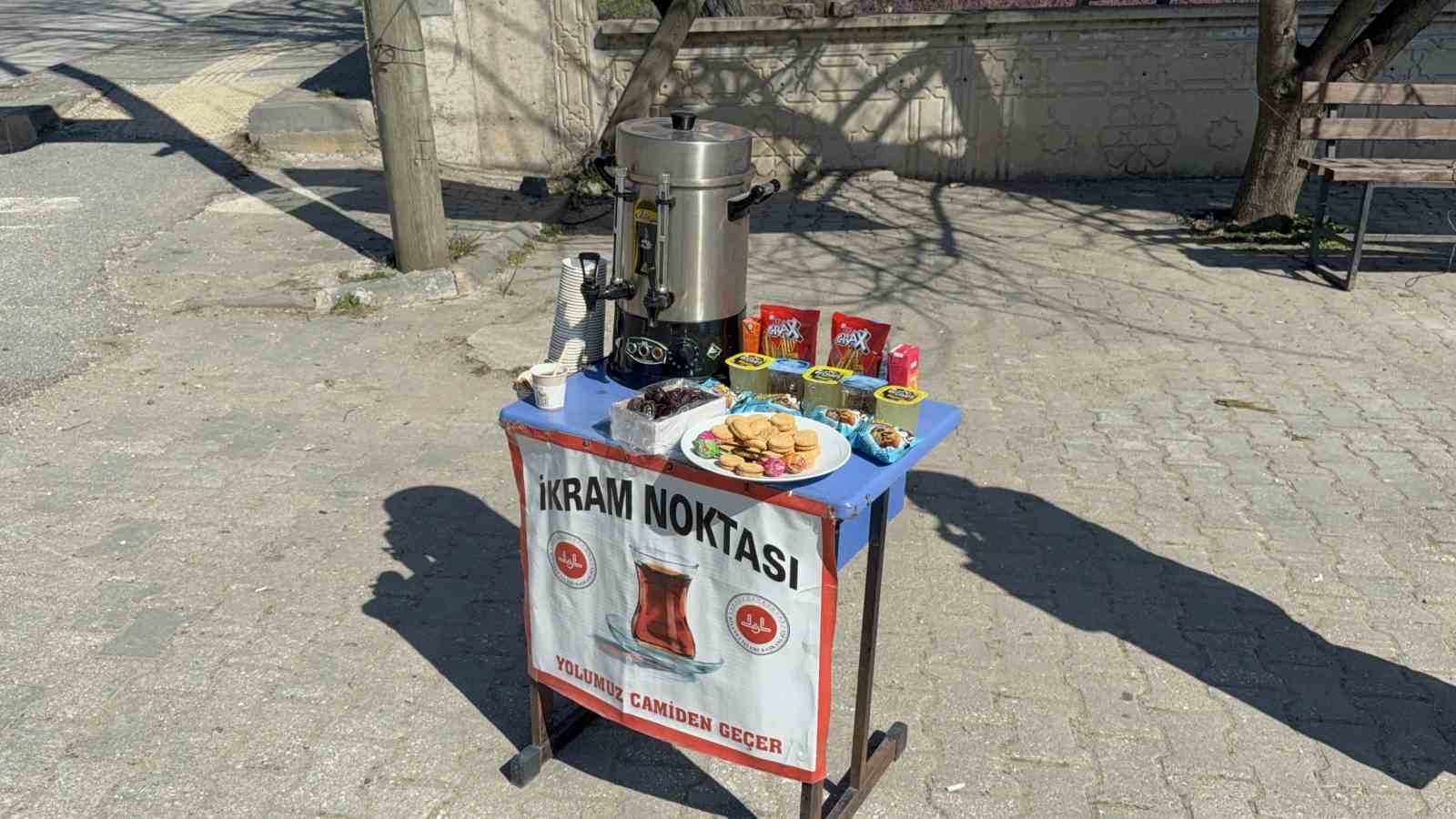 tokatta iftara yetisme telasi kazaya donusmesin diye ikram noktasi kuruldu 4 n2lT2yN4