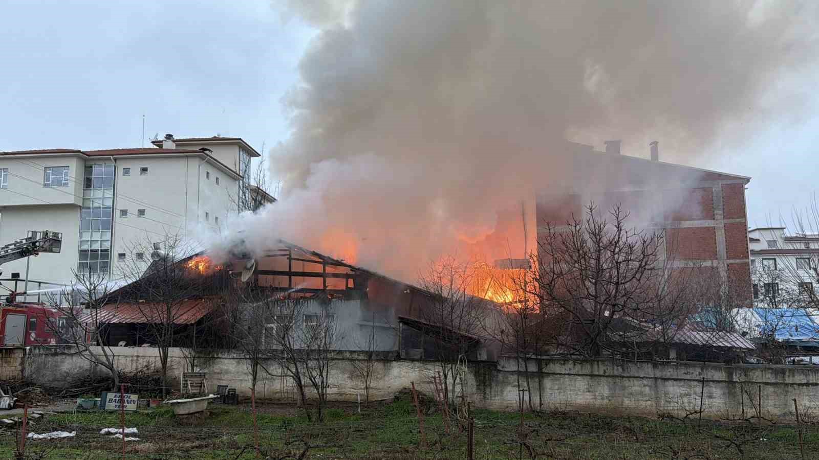 tokatta iki katli evde yangin cikti ekiplerin mudahalesi suruyor 1 PbgNhuO9