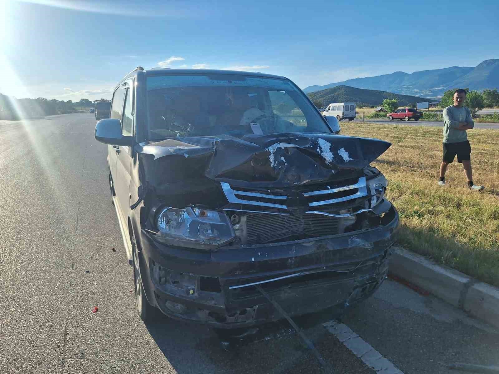 tokatta iki otomobil carpisti 4 yarali 1 Zz3TGEwT