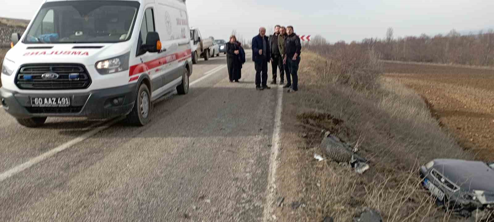 tokatta iki otomobil kafa kafaya carpisti 3 yarali 2 eudtQ84N