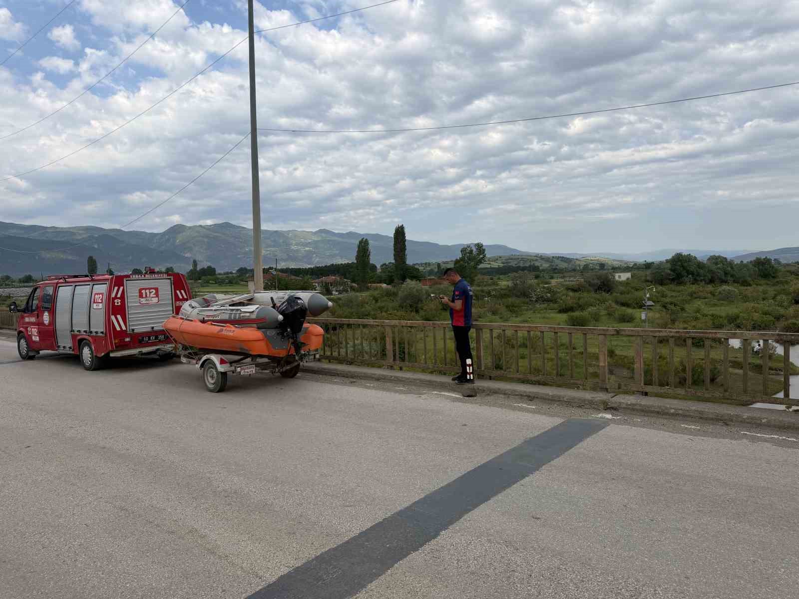 tokatta irmaga giren 2 genc akintiya kapilarak kayboldu 0 JMKvHfEb