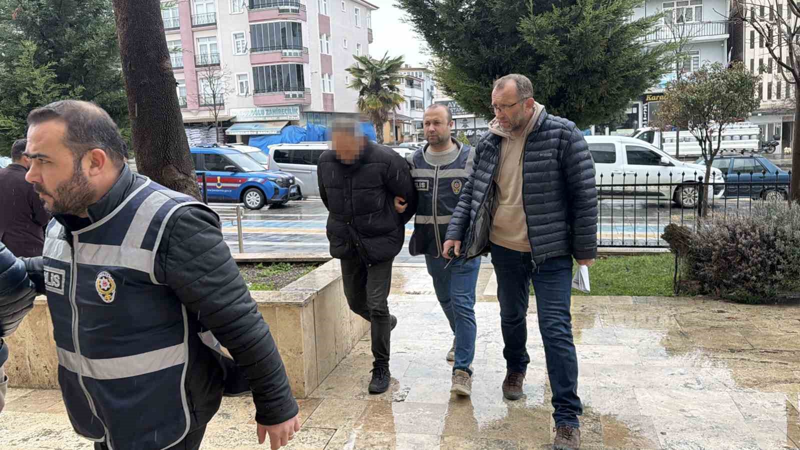 tokatta kacak gocmen tasiyan suruculer tutuklandi 1 eeB56UPI