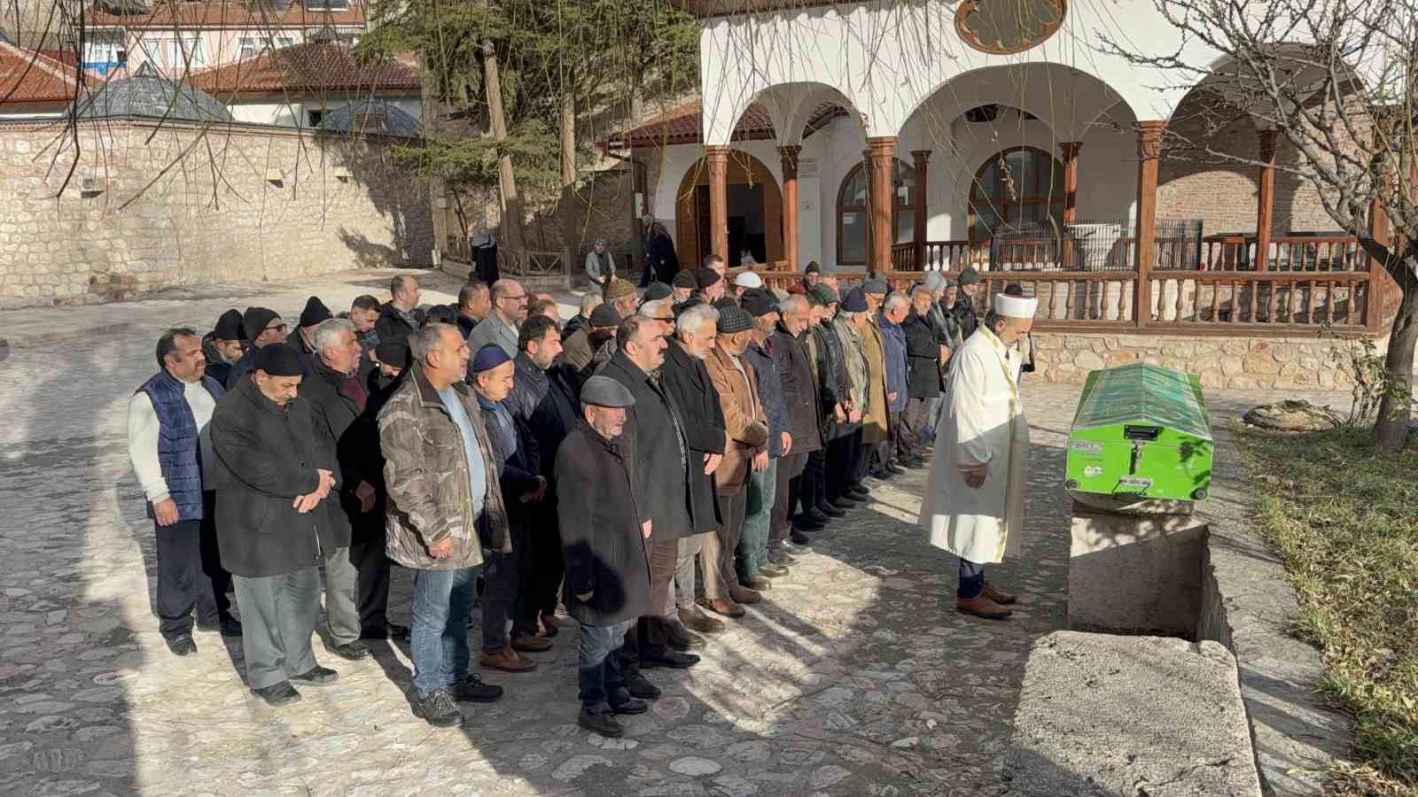 Tokat’ta kan donduran baba cinayetinde cenaze toprağa verildi 5 tokatta kan donduran baba cinayetinde cenaze topraga verildi 1 bH4ydnzM