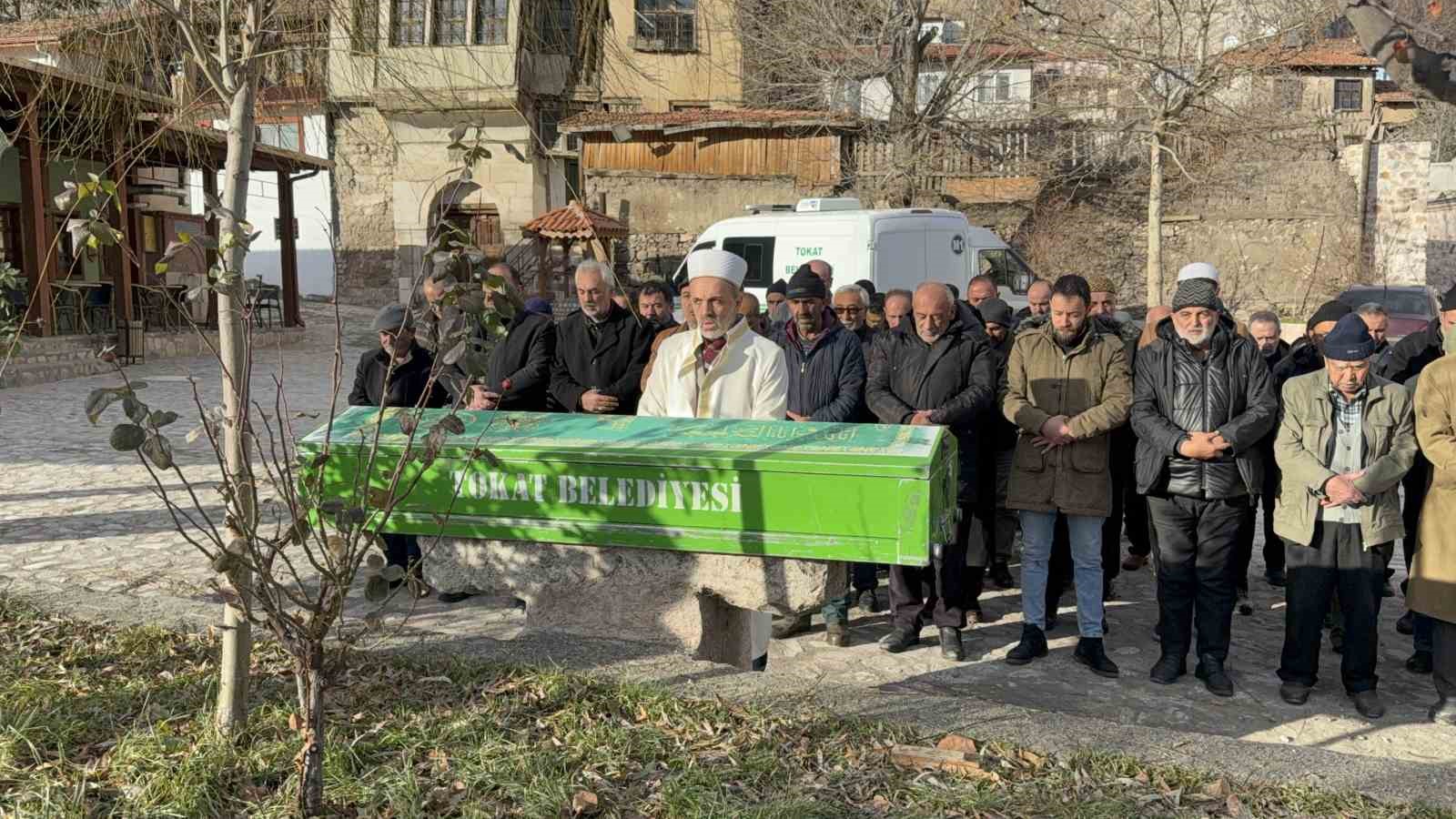 Tokat’ta kan donduran baba cinayetinde cenaze toprağa verildi 6 tokatta kan donduran baba cinayetinde cenaze topraga verildi 2 pQqS9yBc