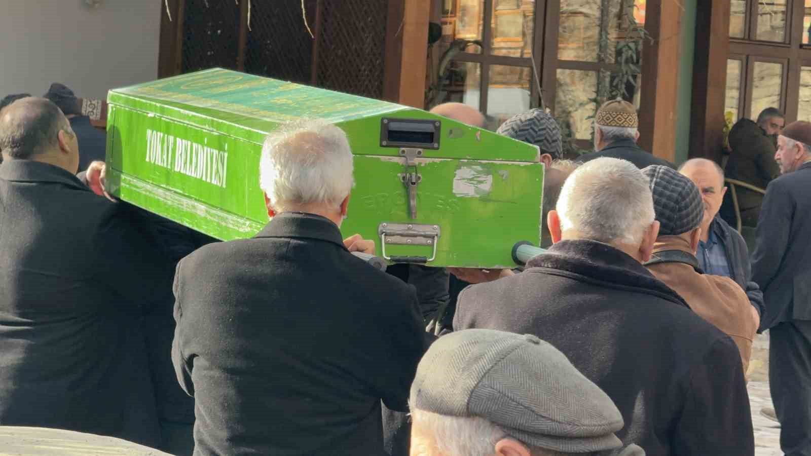 Tokat’ta kan donduran baba cinayetinde cenaze toprağa verildi 8 tokatta kan donduran baba cinayetinde cenaze topraga verildi 4 Yh8hPKBi