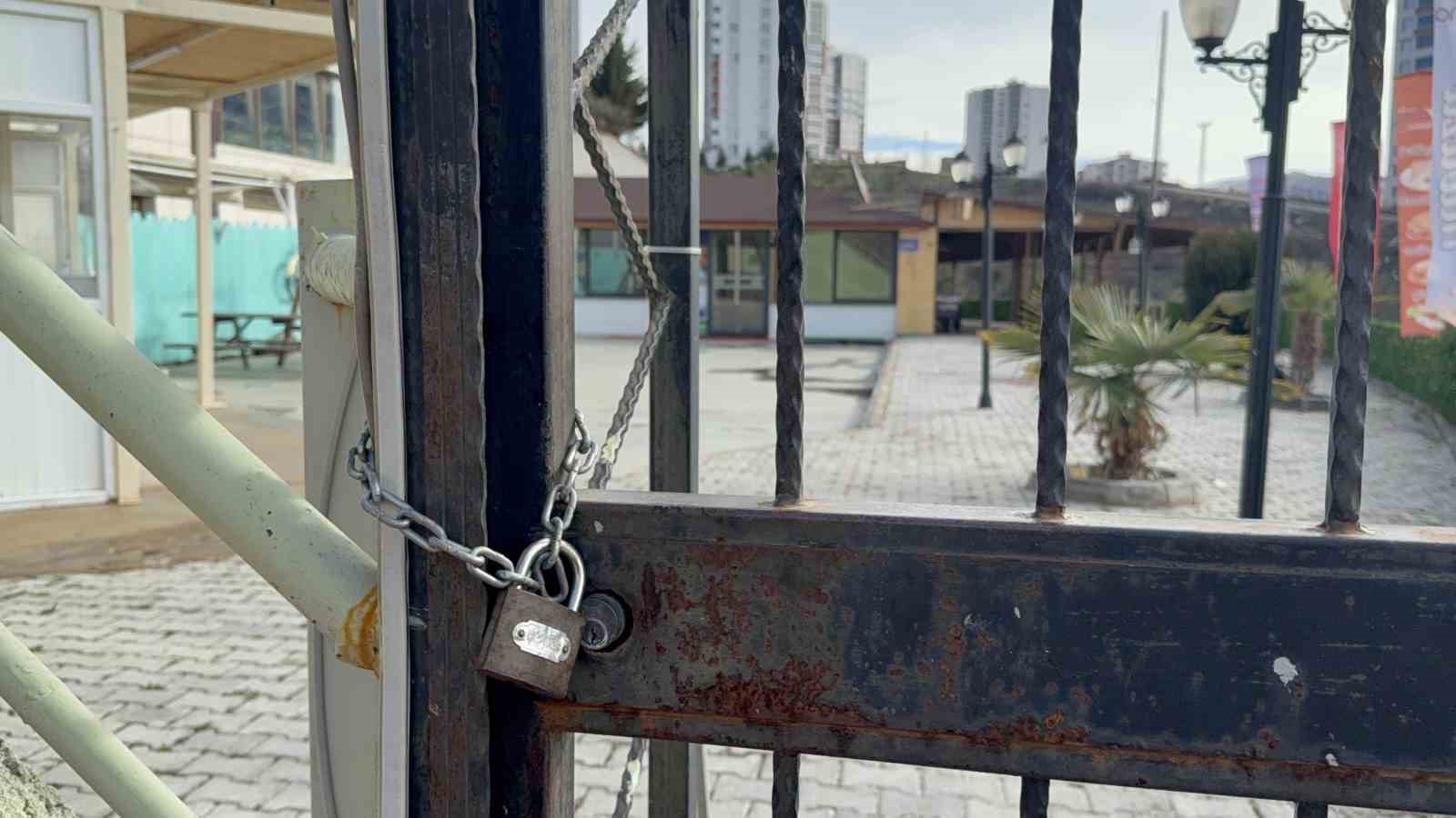 tokatta kan donduran cinayet babasini oldurerek havuz deposuna gomdu 2 D9FtMnr5