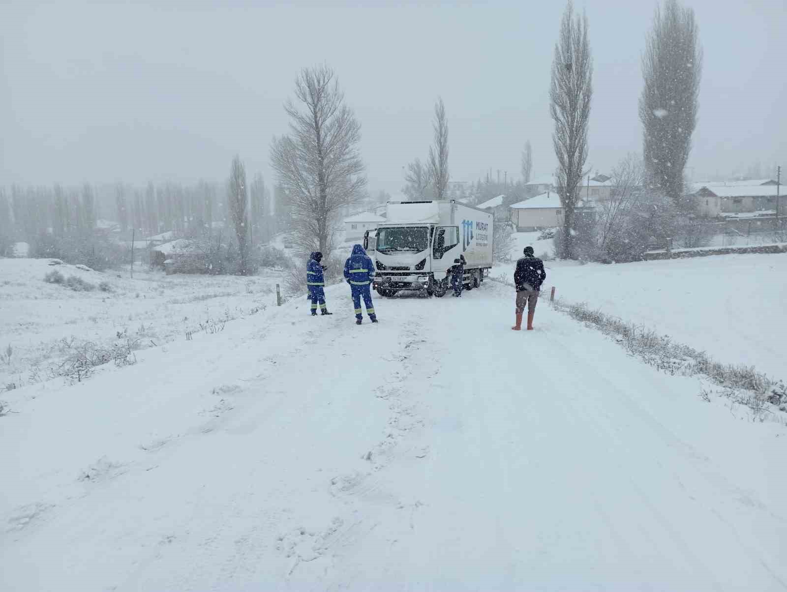 tokatta kar yagisi ulasimi olumsuz etkiledi 1 P6g3FTrJ