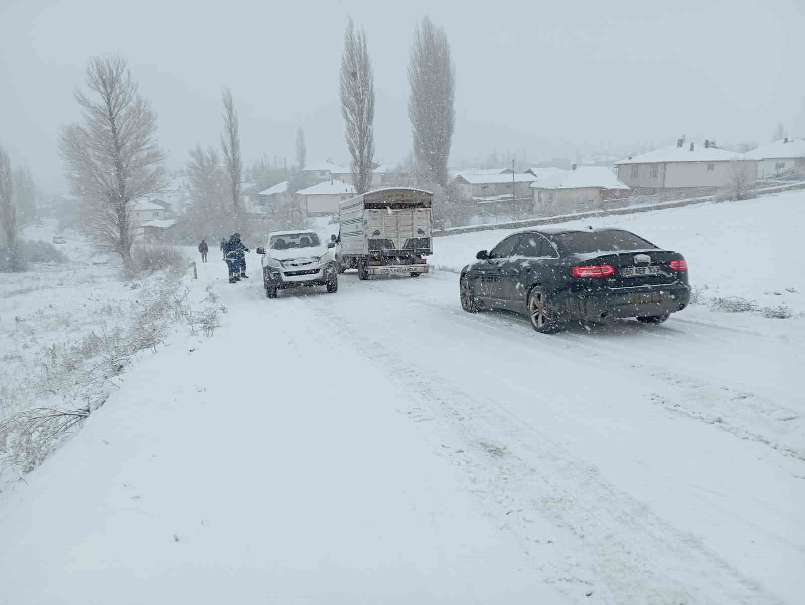 tokatta kar yagisi ulasimi olumsuz etkiledi 3 tpqVlhLk