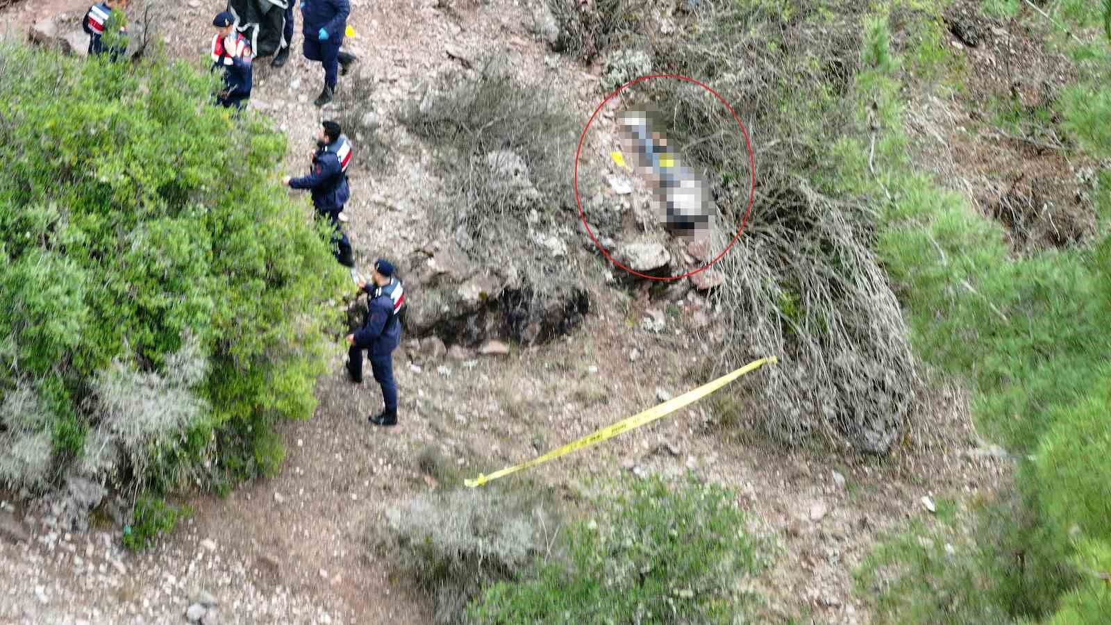 Tokat’ta kayıp olarak aranan kişinin 100 metrelik uçurumda cansız bedeni bulundu 4 tokatta kayip olarak aranan kisinin 100 metrelik ucurumda cansiz bedeni bulundu 0 P3v3XlbG