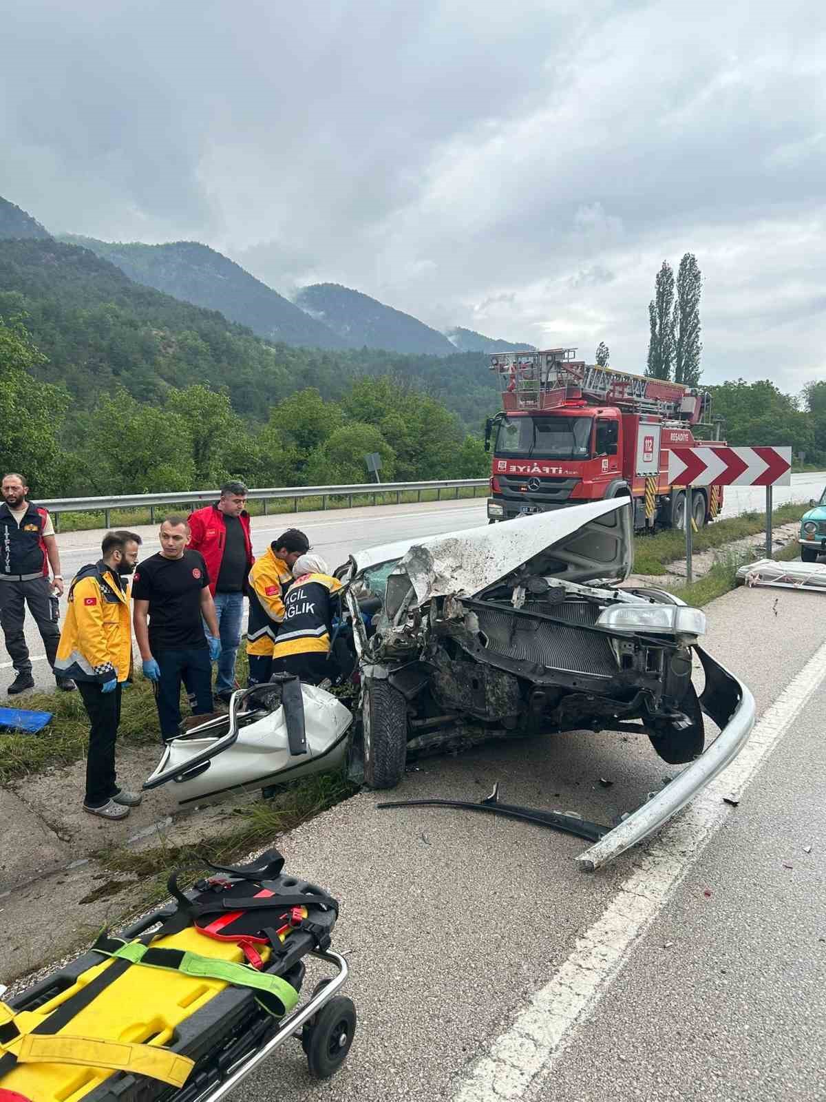 tokatta kazada hurdaya donen otomobildeki 5 kisi yaralandi 1 ln89sn12