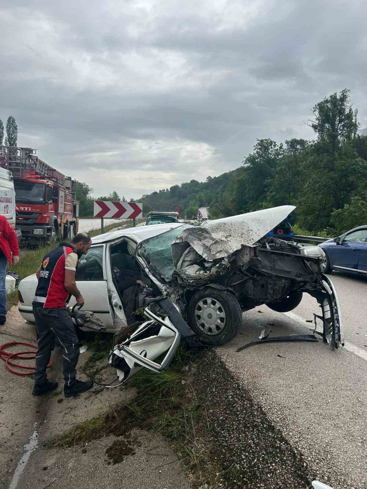 tokatta kazada hurdaya donen otomobildeki 5 kisi yaralandi 2 5EeK9eSk