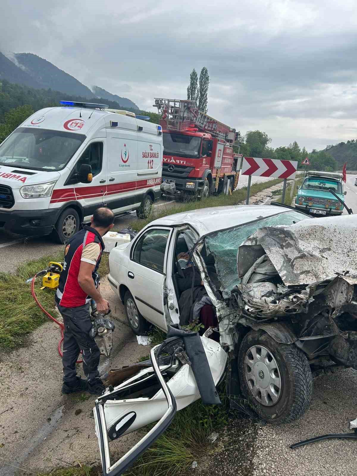 tokatta kazada hurdaya donen otomobildeki 5 kisi yaralandi 4 2ECTKvpf