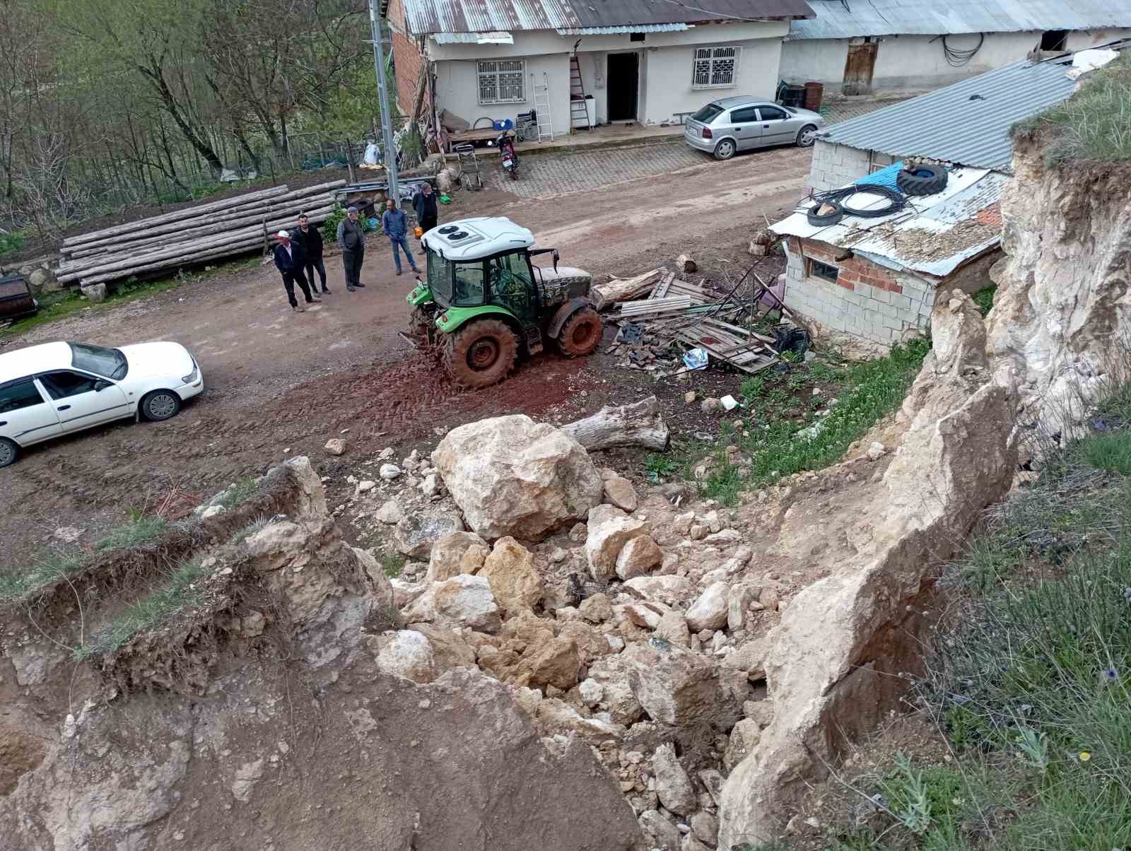 tokatta koy girisindeki heyelan korkuttu 2 vDWJXnOb