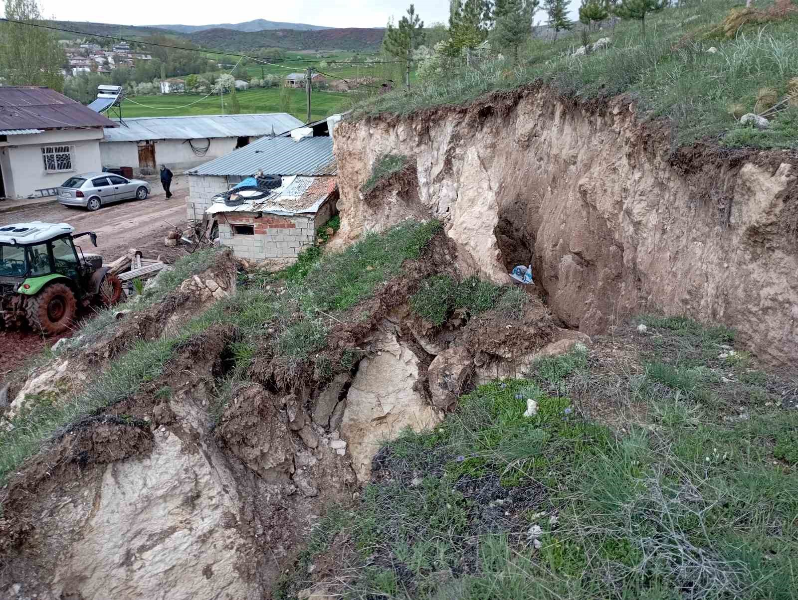 tokatta koy girisindeki heyelan korkuttu 3 PLpOq4dV