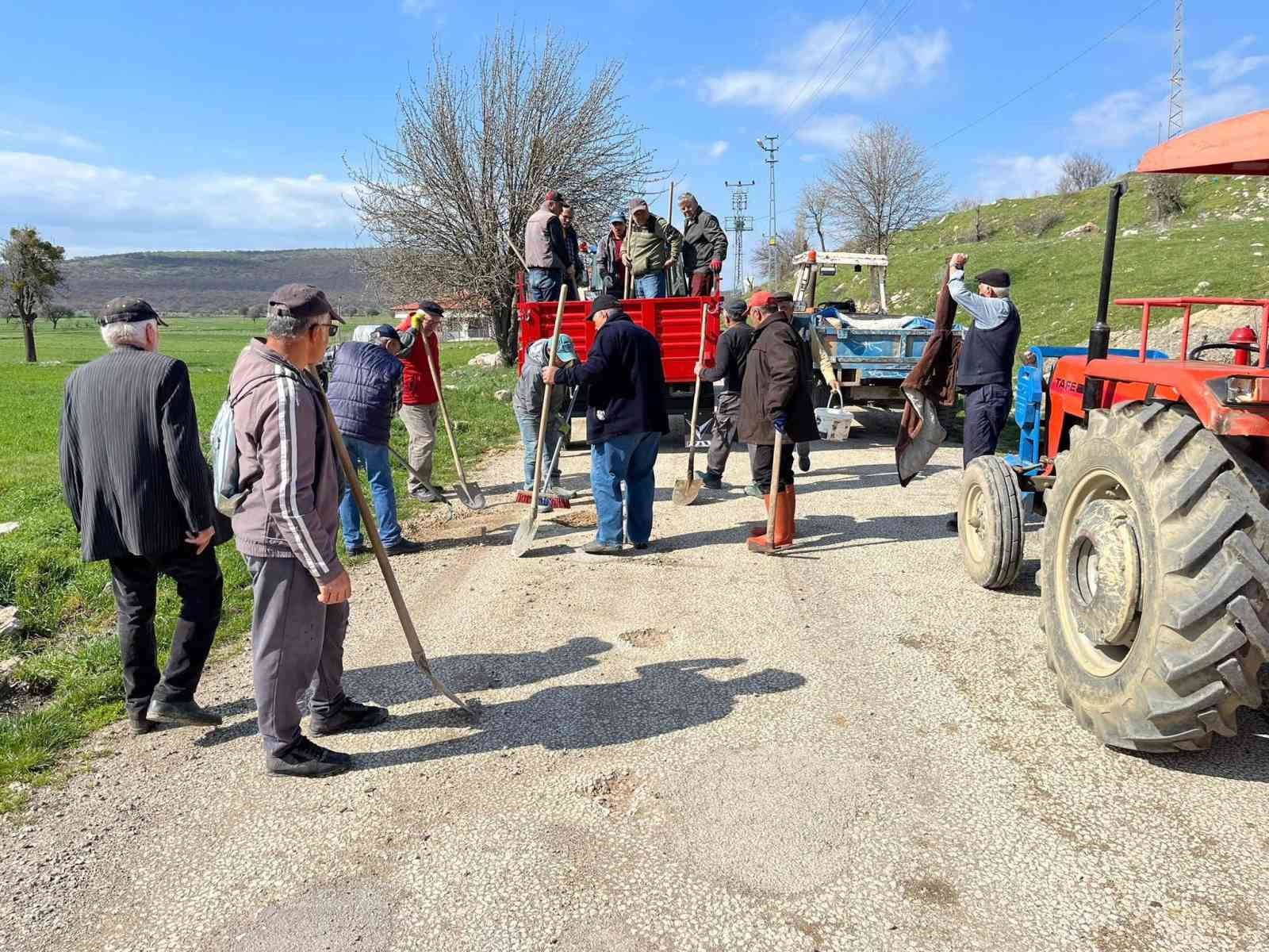 tokatta koy halki el ele vererek 5 kilometrelik yolu yeniledi 2 Er7Yds7y