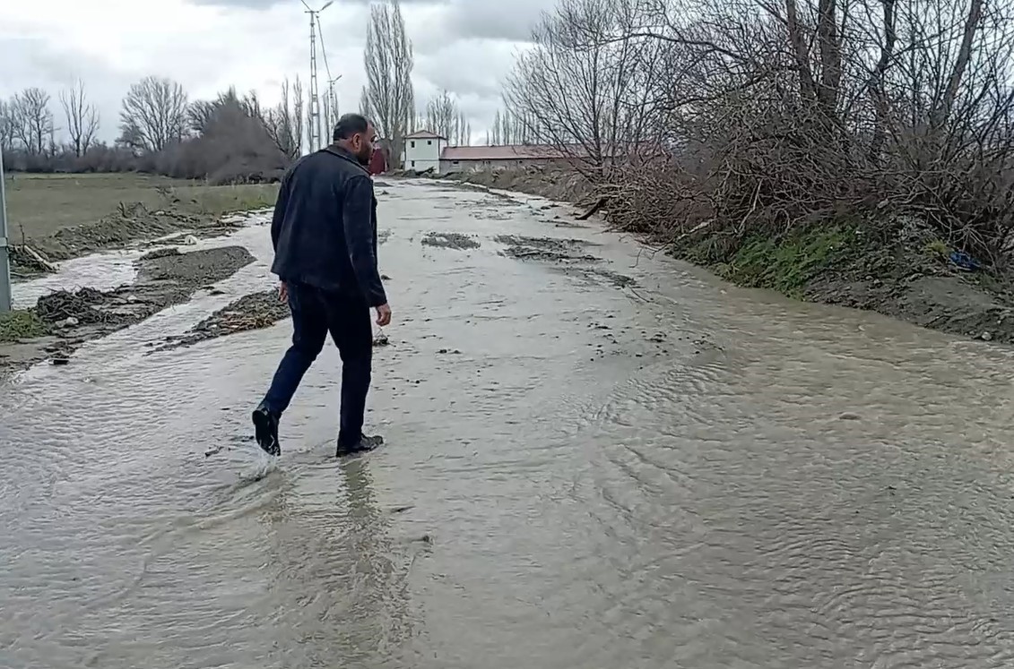 tokatta koy yollari eriyen karlar nedeniyle su altinda kaldi 1 RegSqPj4