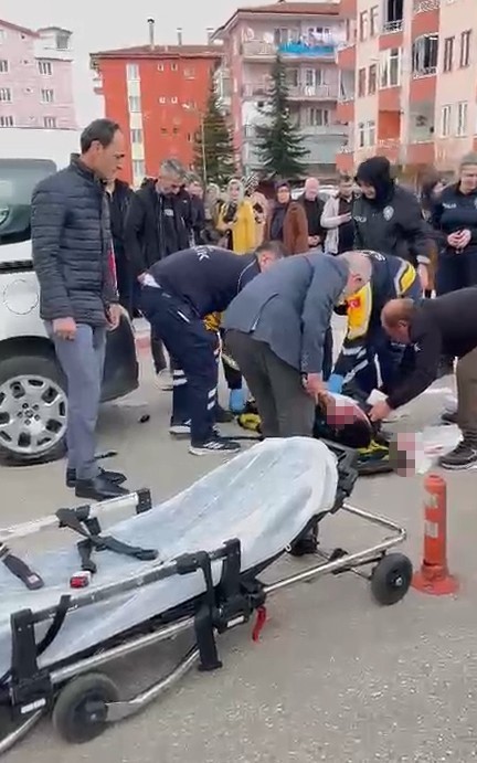 tokatta motosikletle otomobil carpisti 2 agir yarali 4 usIiUejY