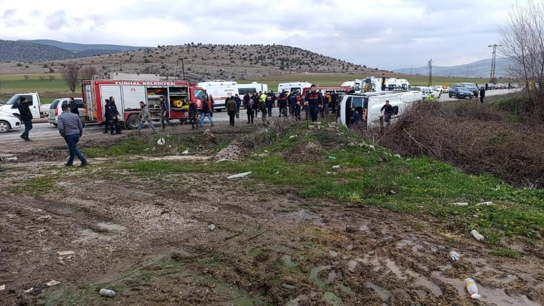 Tokat’ta öğrenci servisi otomobille çarpıştı: 6 öğrenci yaralandı 4 tokatta ogrenci servisi otomobille carpisti 6 ogrenci yaralandi 0 JajemRMk
