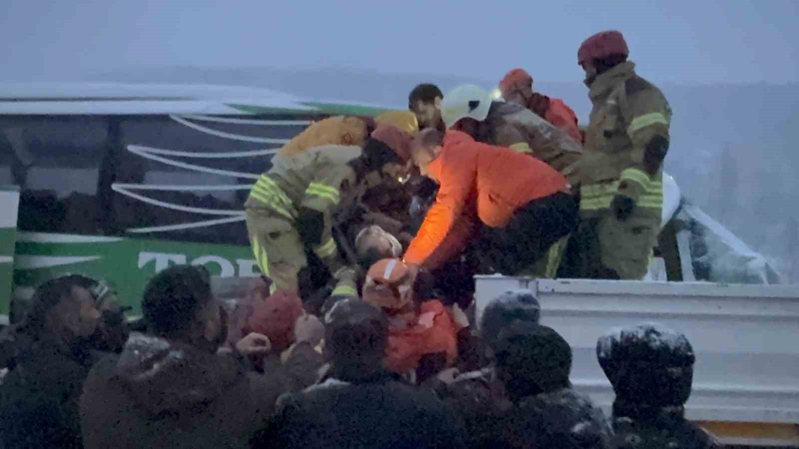 tokatta otobus ile tir kazasinda 1 kisi hayatini kaybetti 0 bt3AaZ3l