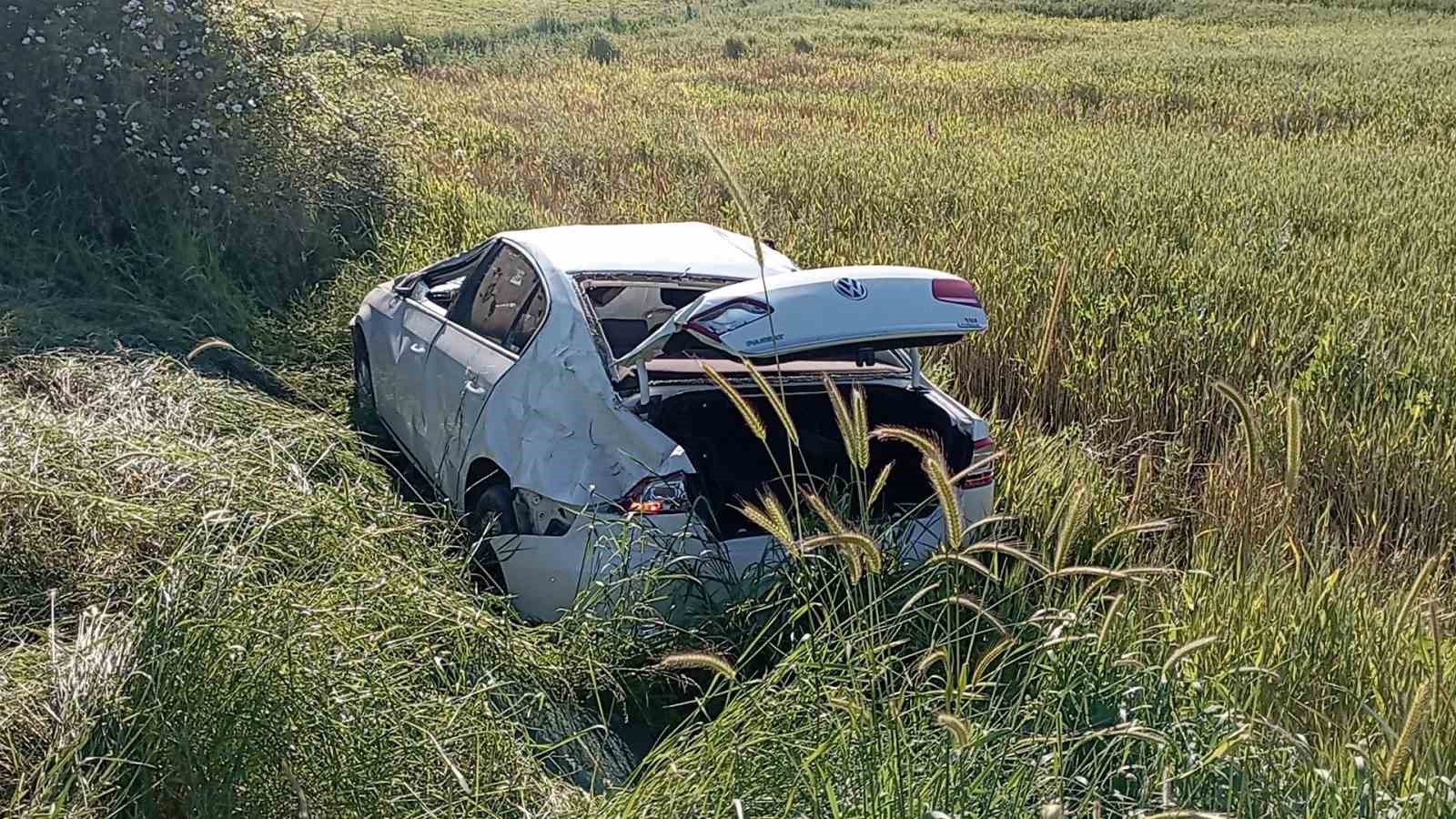 Tokat’ta otomobil ile çarpışan traktör ikiye bölündü: 2 yaralı 5 tokatta otomobil ile carpisan traktor ikiye bolundu 2 yarali 1 tiDWsTIE