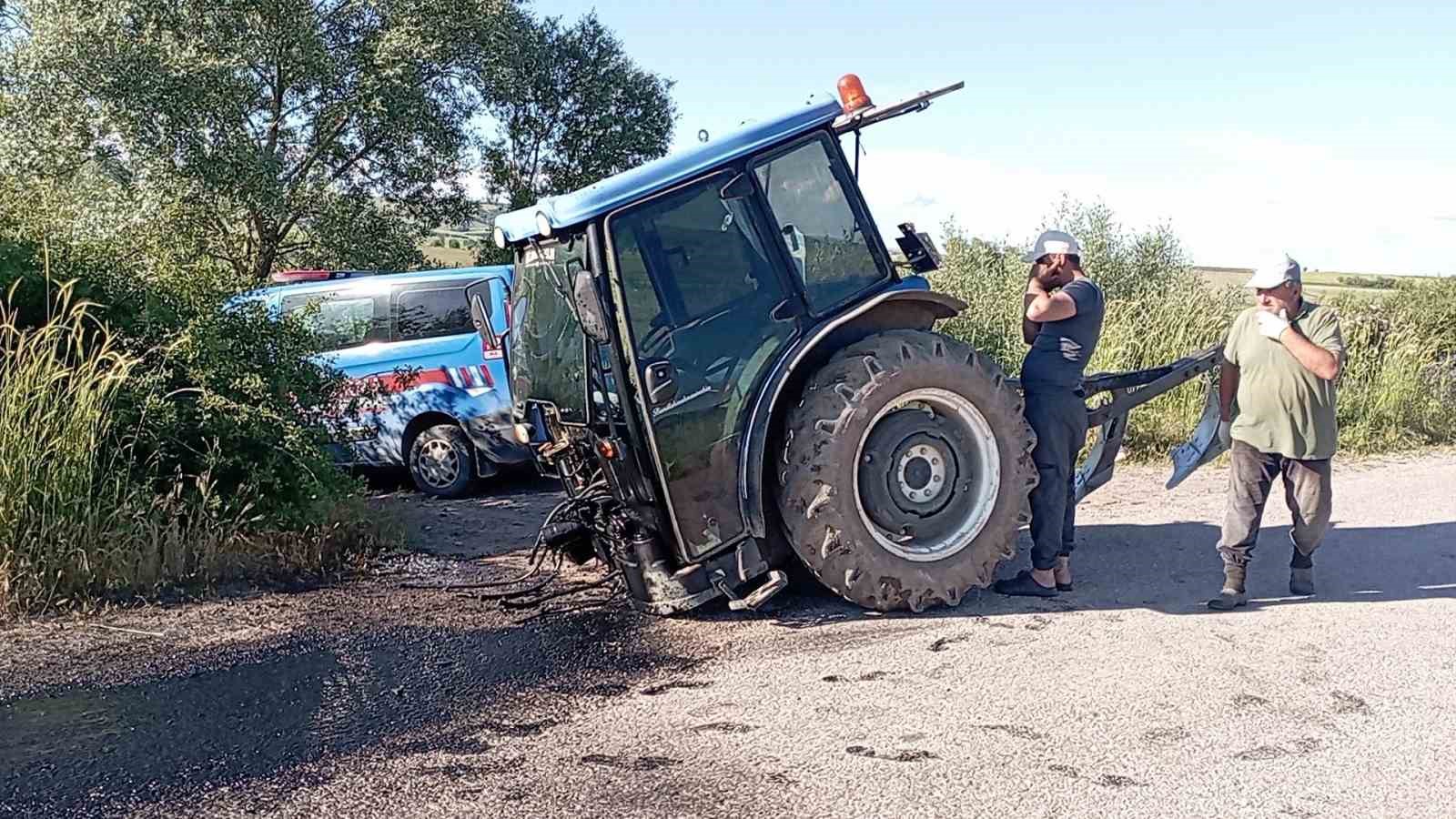 Tokat’ta otomobil ile çarpışan traktör ikiye bölündü: 2 yaralı 6 tokatta otomobil ile carpisan traktor ikiye bolundu 2 yarali 2 dhsEdsCL