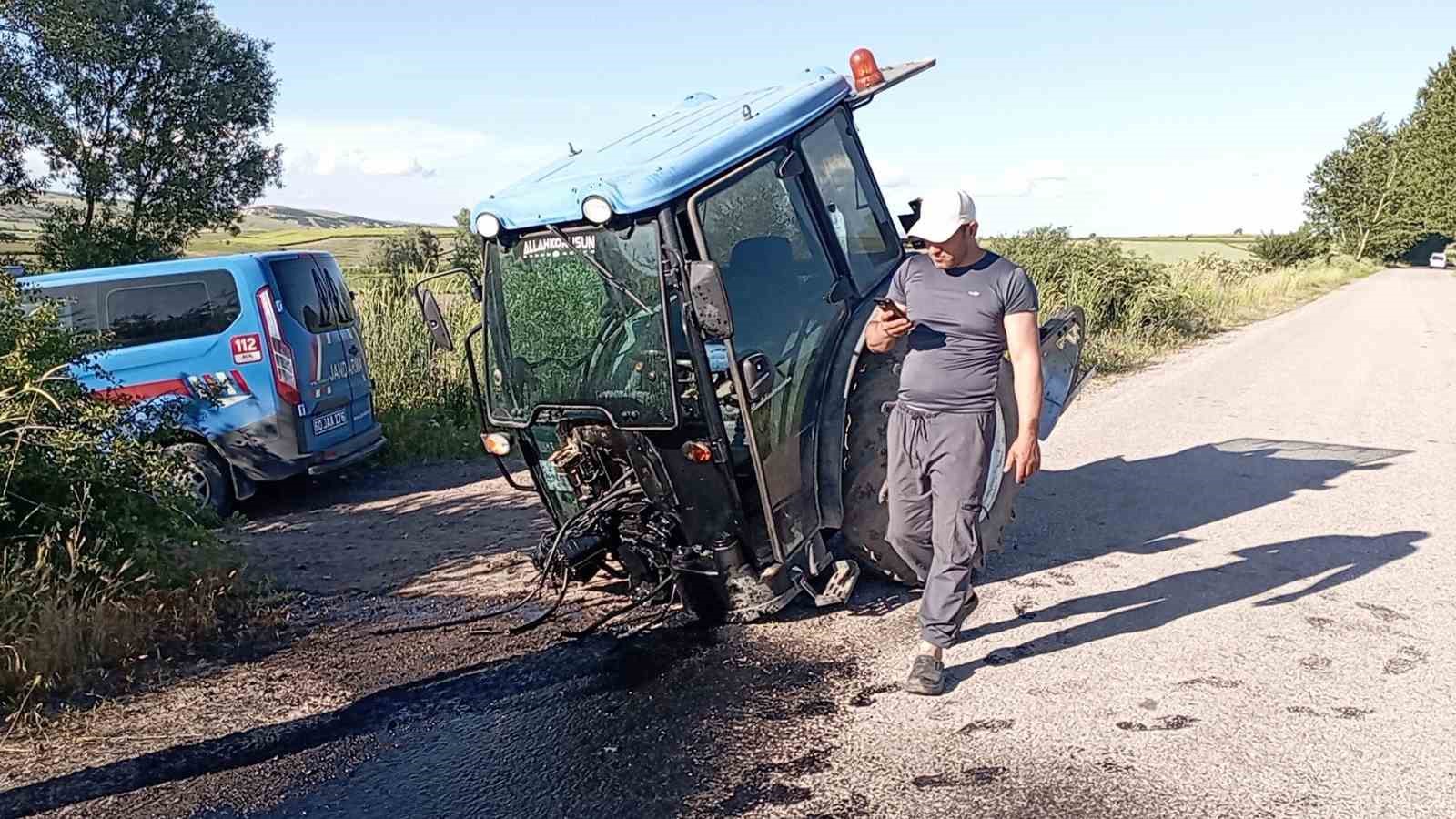 Tokat’ta otomobil ile çarpışan traktör ikiye bölündü: 2 yaralı 7 tokatta otomobil ile carpisan traktor ikiye bolundu 2 yarali 3 AH1hfLJk