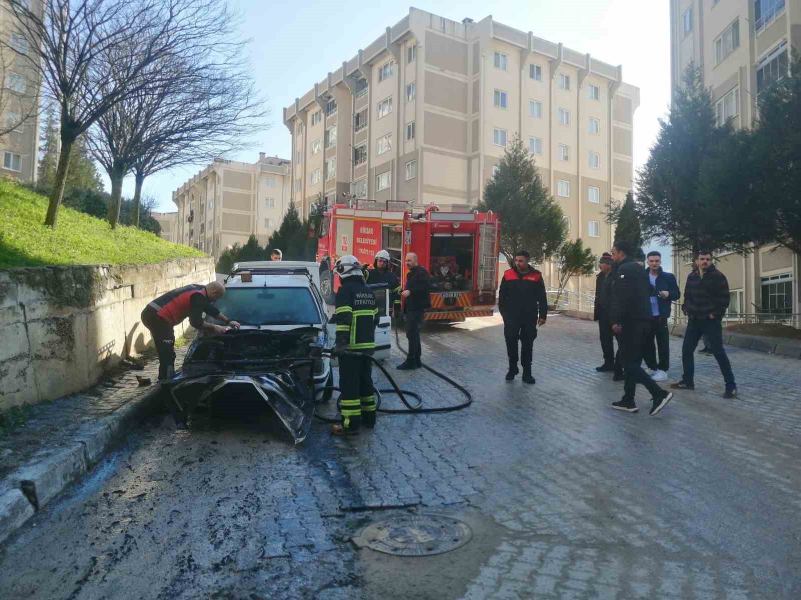 tokatta park halindeki otomobil alev alev yandi 1